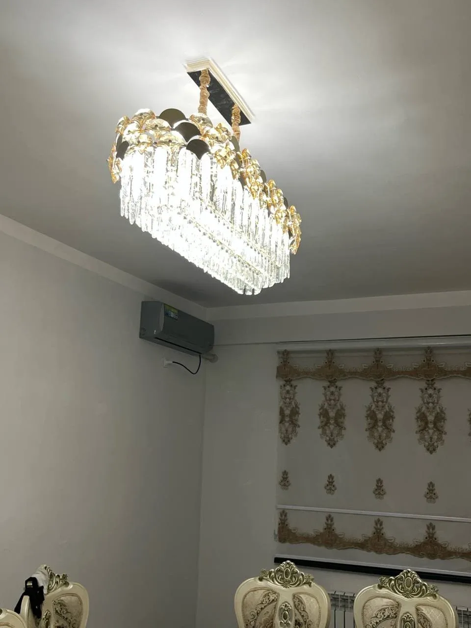 Uy rasmi 8
