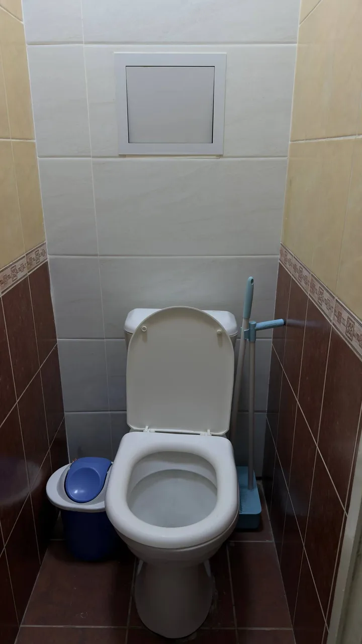Uy rasmi 4