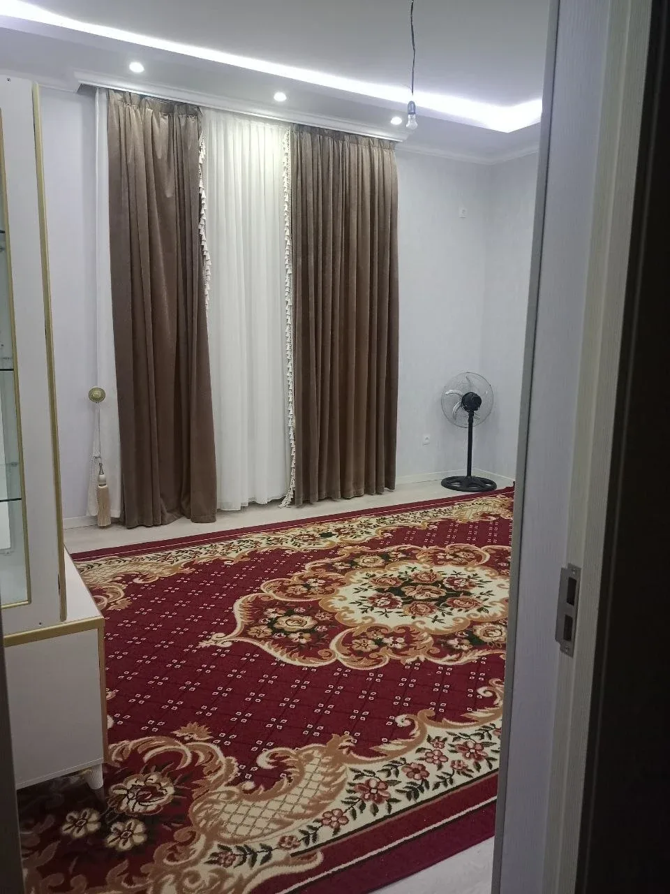 Uy rasmi 1