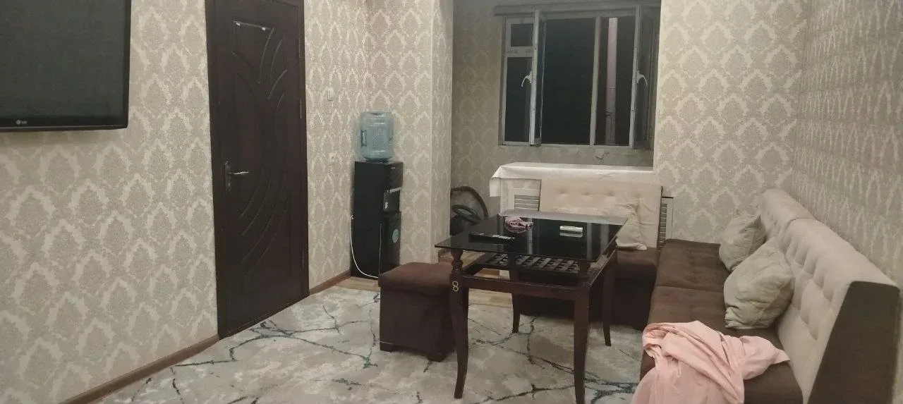 Uy rasmi 4