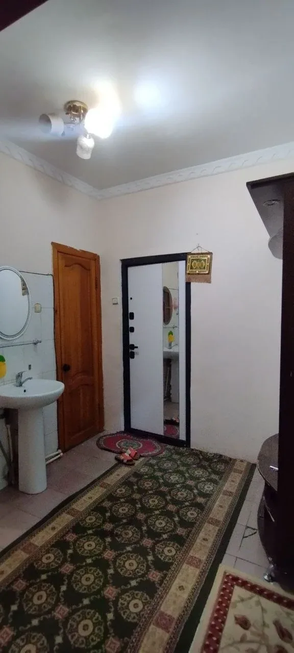 Uy rasmi 3
