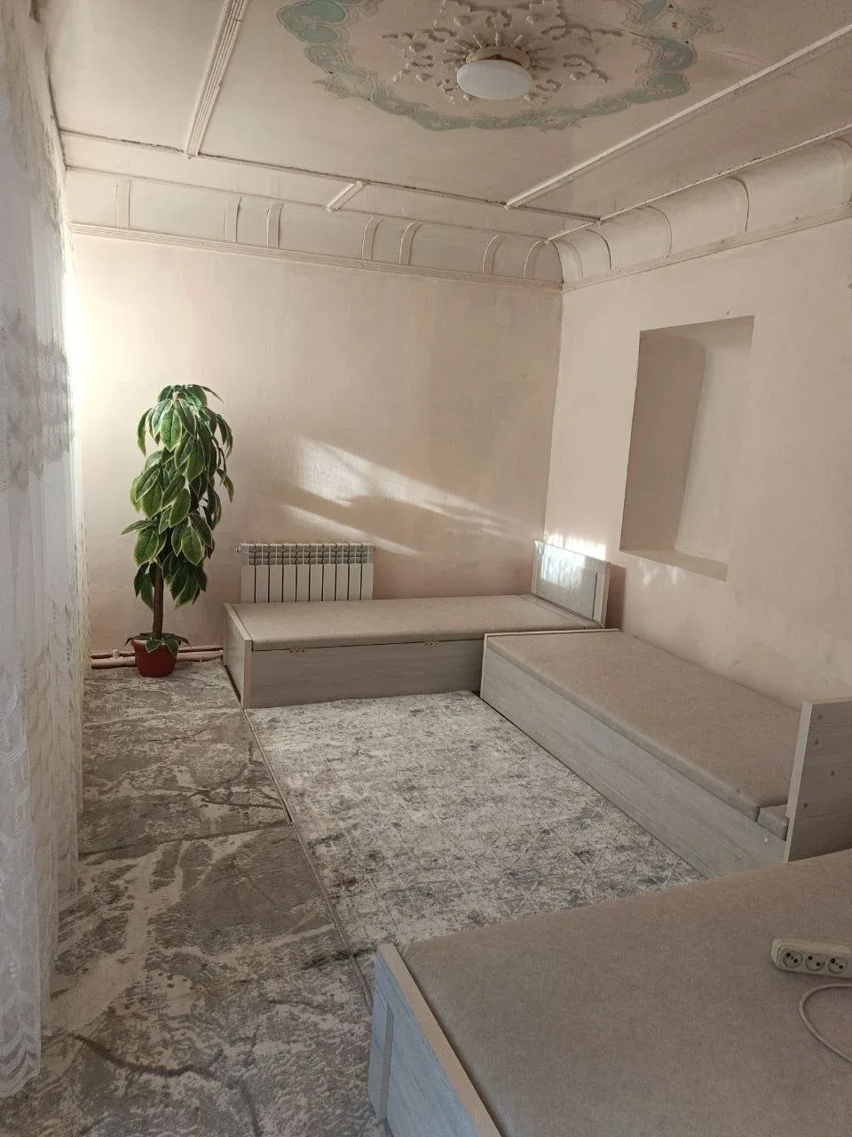 Uy rasmi 1