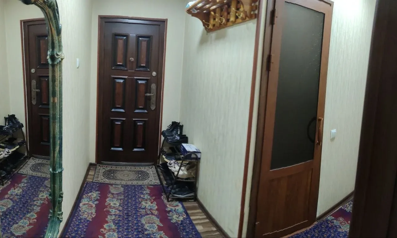 Uy rasmi 4