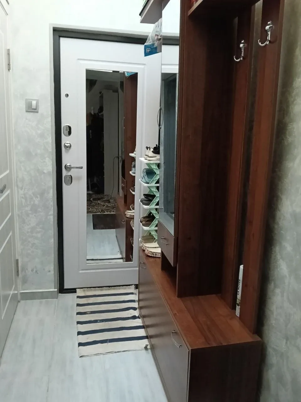 Uy rasmi 3