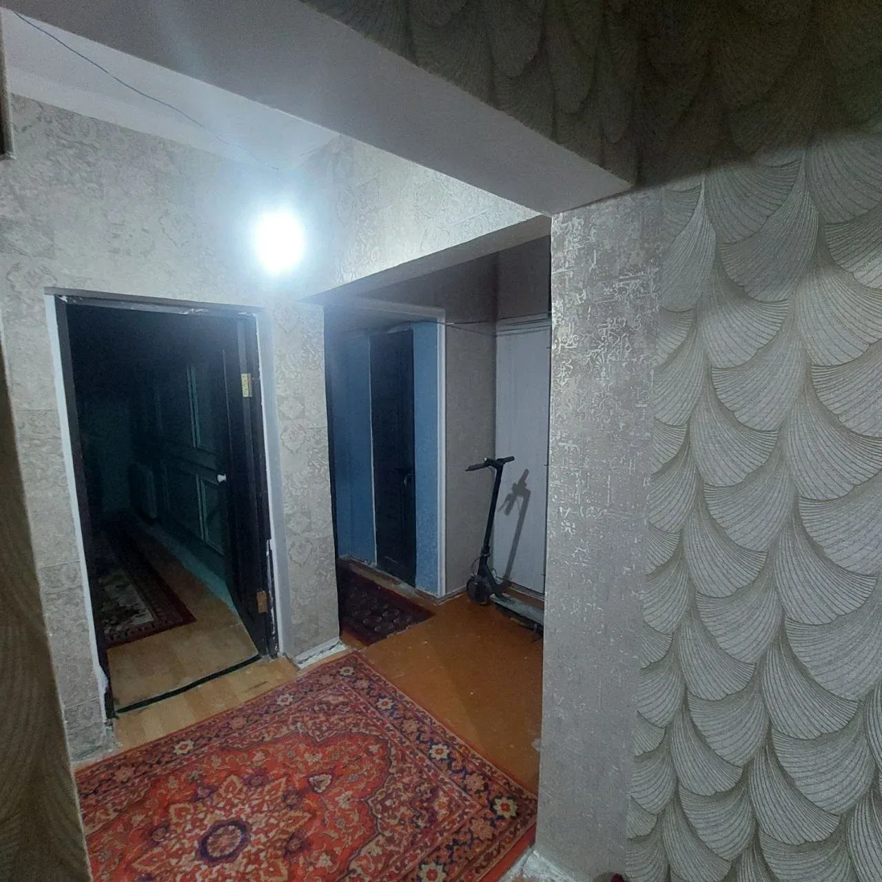Uy rasmi 4