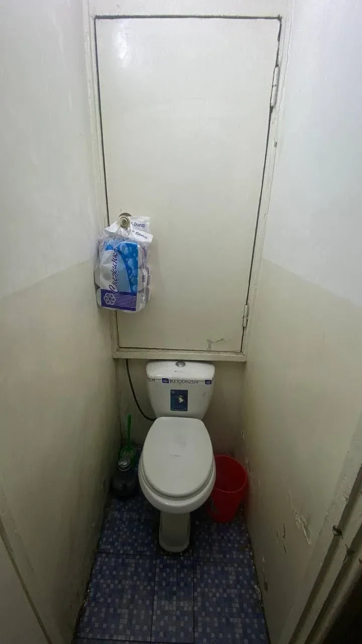 Uy rasmi 4