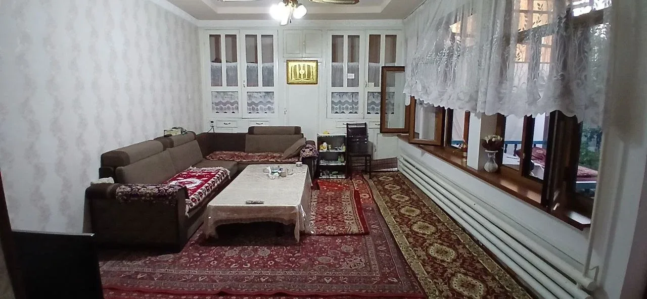 Uy rasmi 1