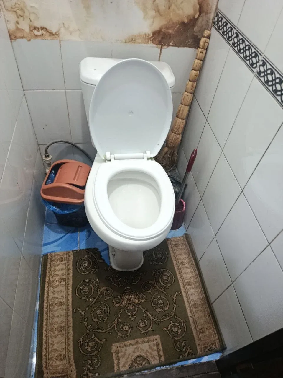 Uy rasmi 4