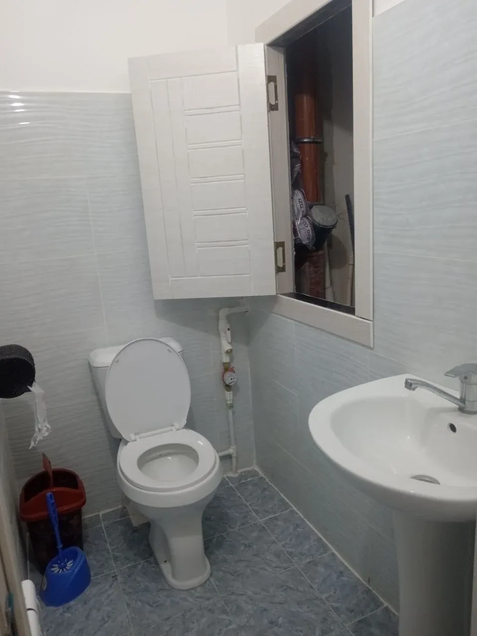 Uy rasmi 8