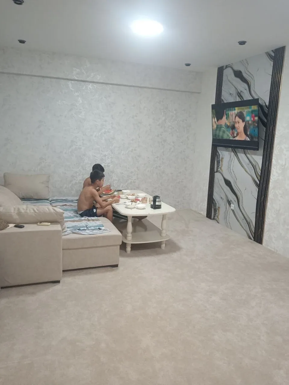 Uy rasmi 1