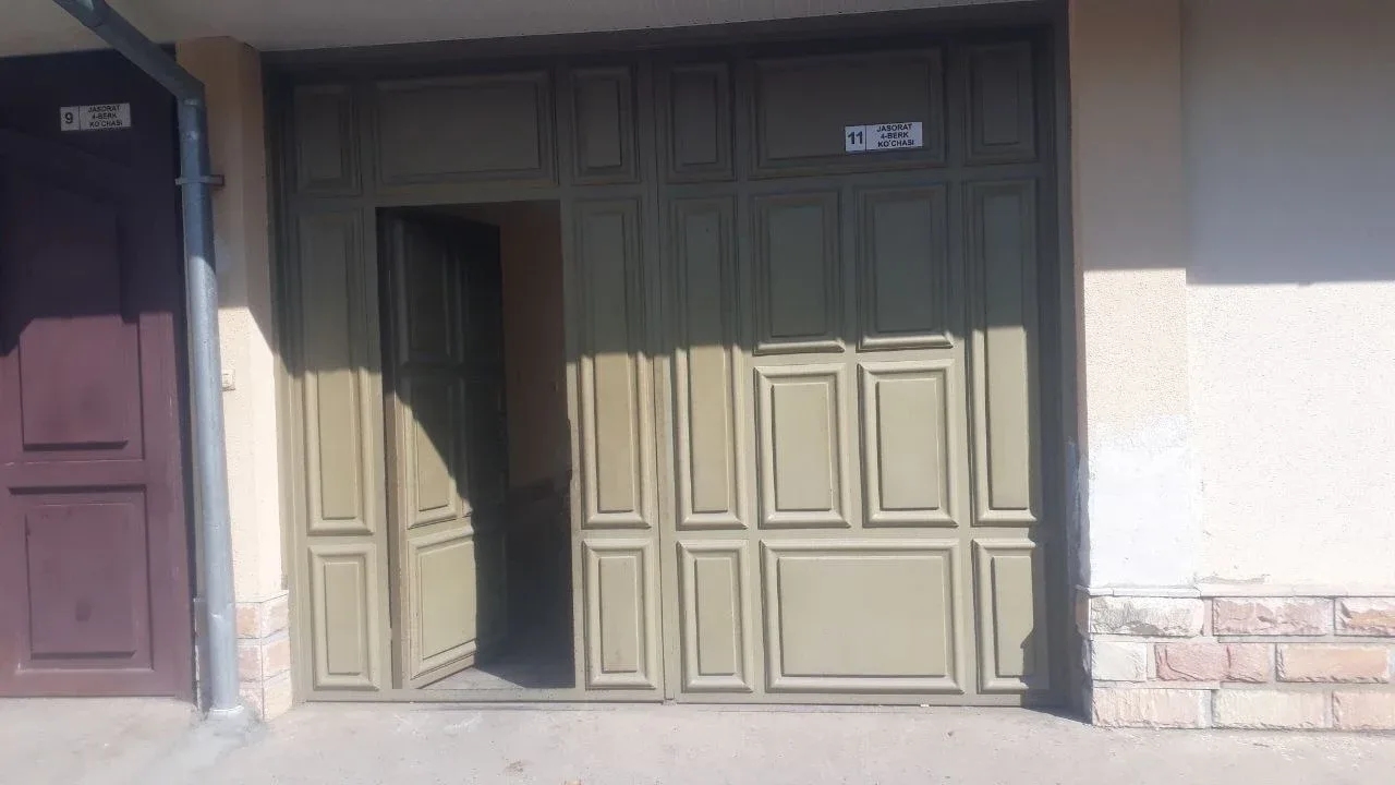 Uy rasmi 1