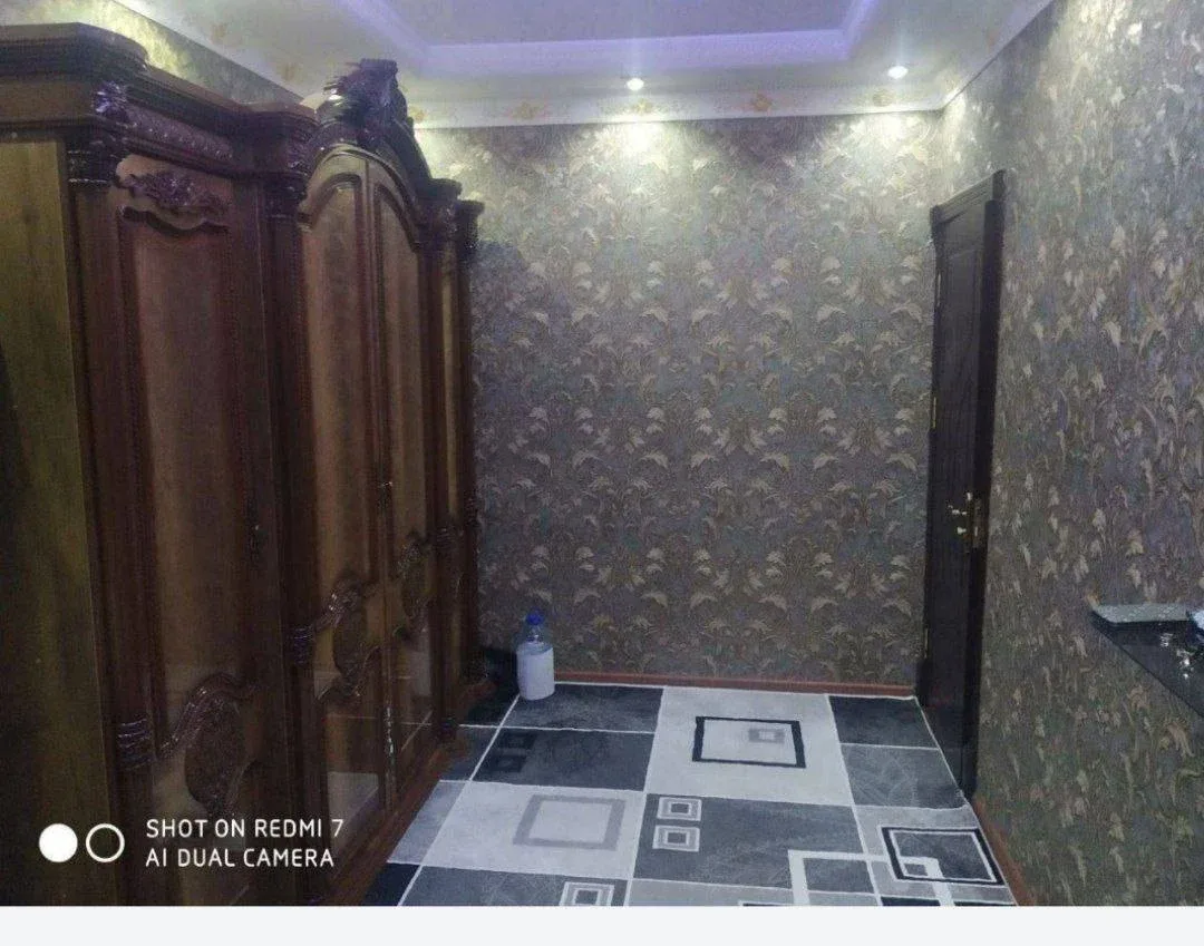 Uy rasmi 4