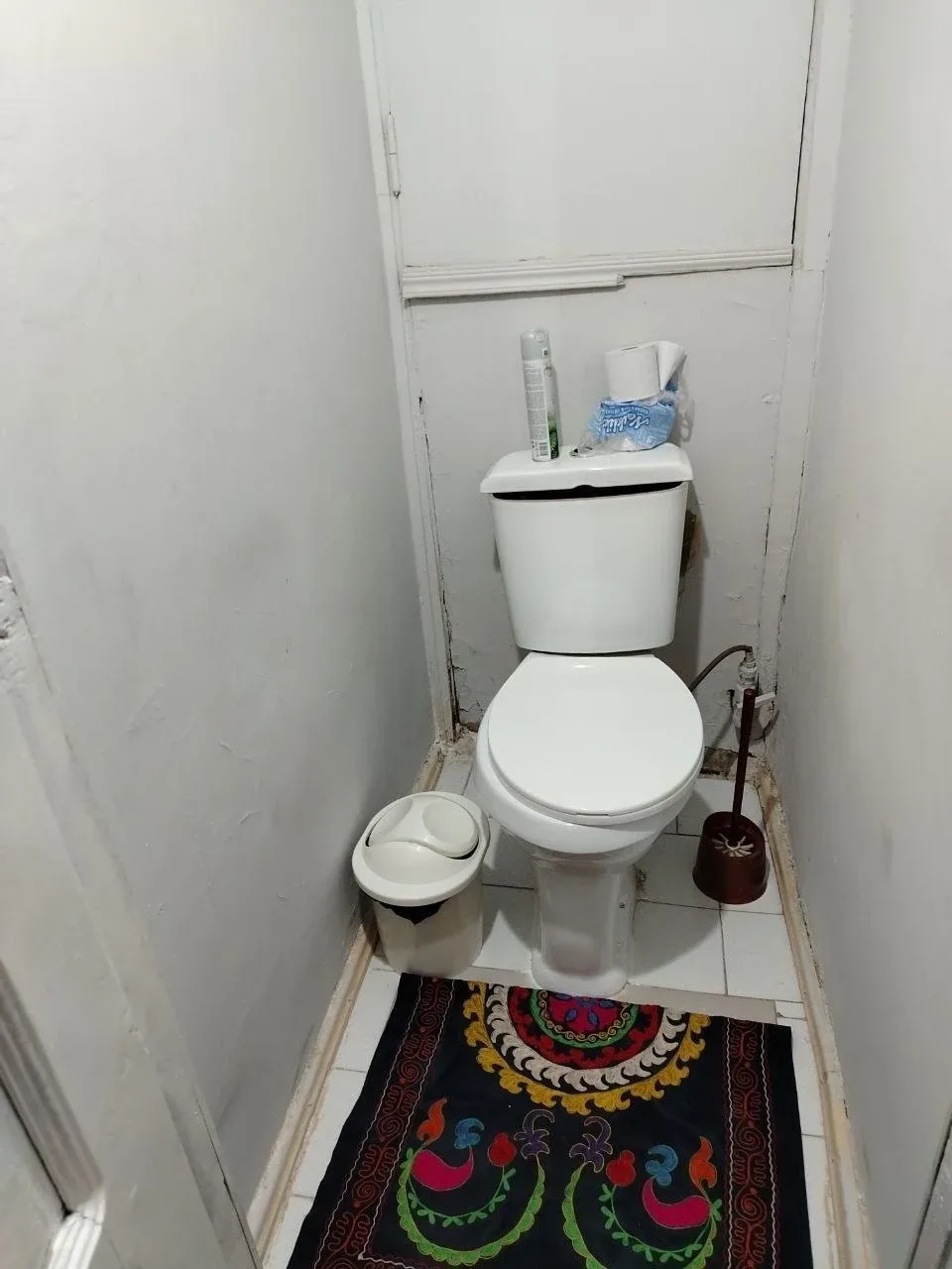 Uy rasmi 4