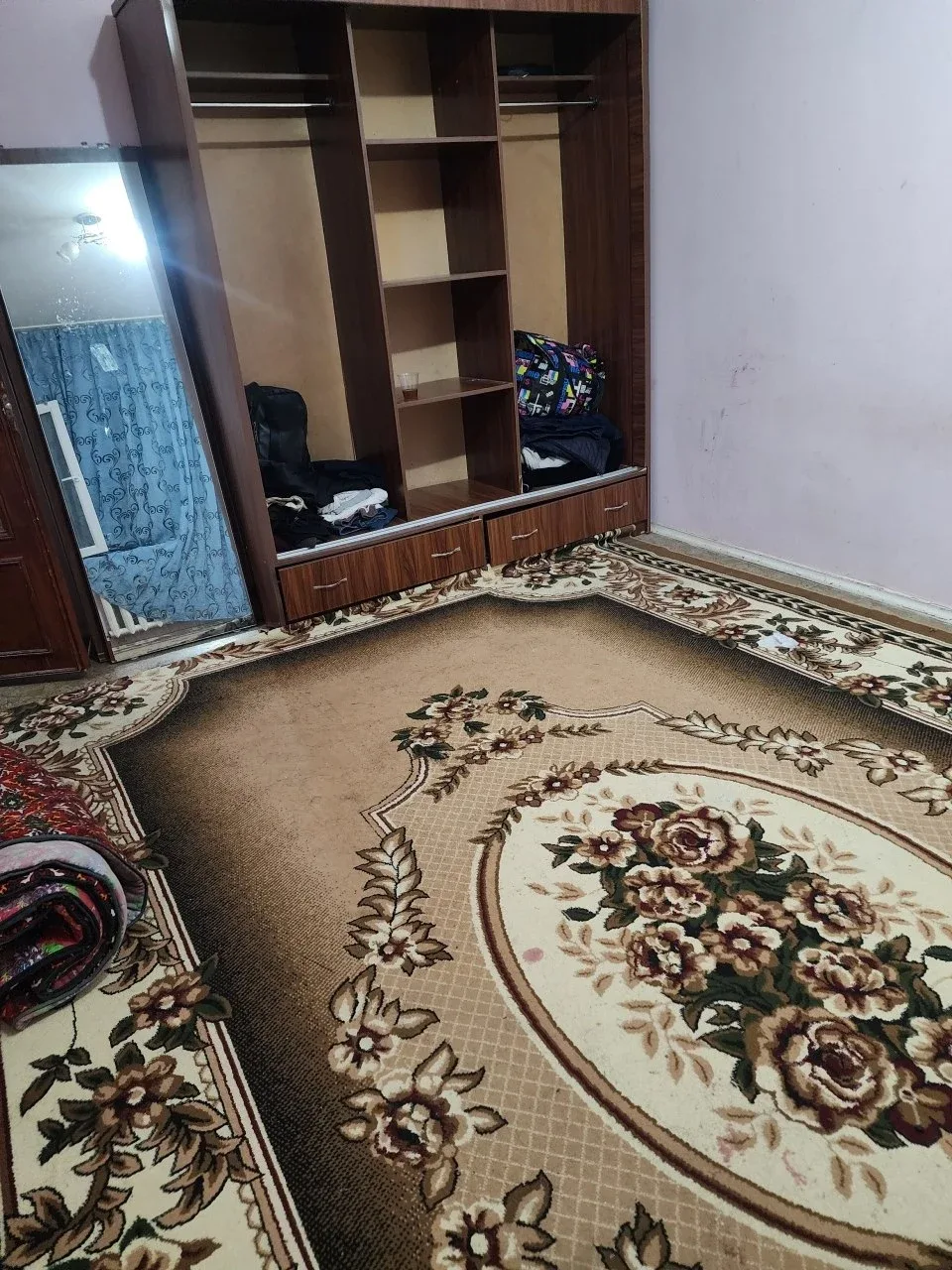 Uy rasmi 1