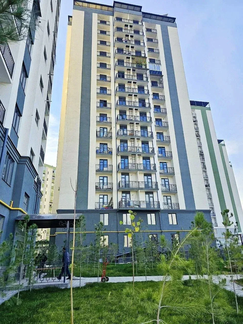 Uy rasmi 8