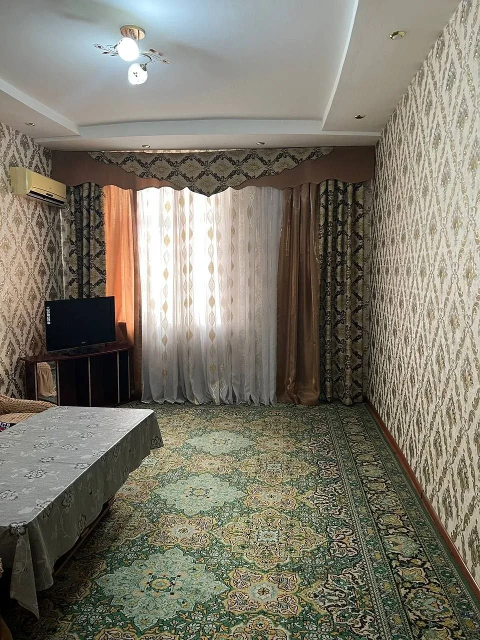 Uy rasmi 1