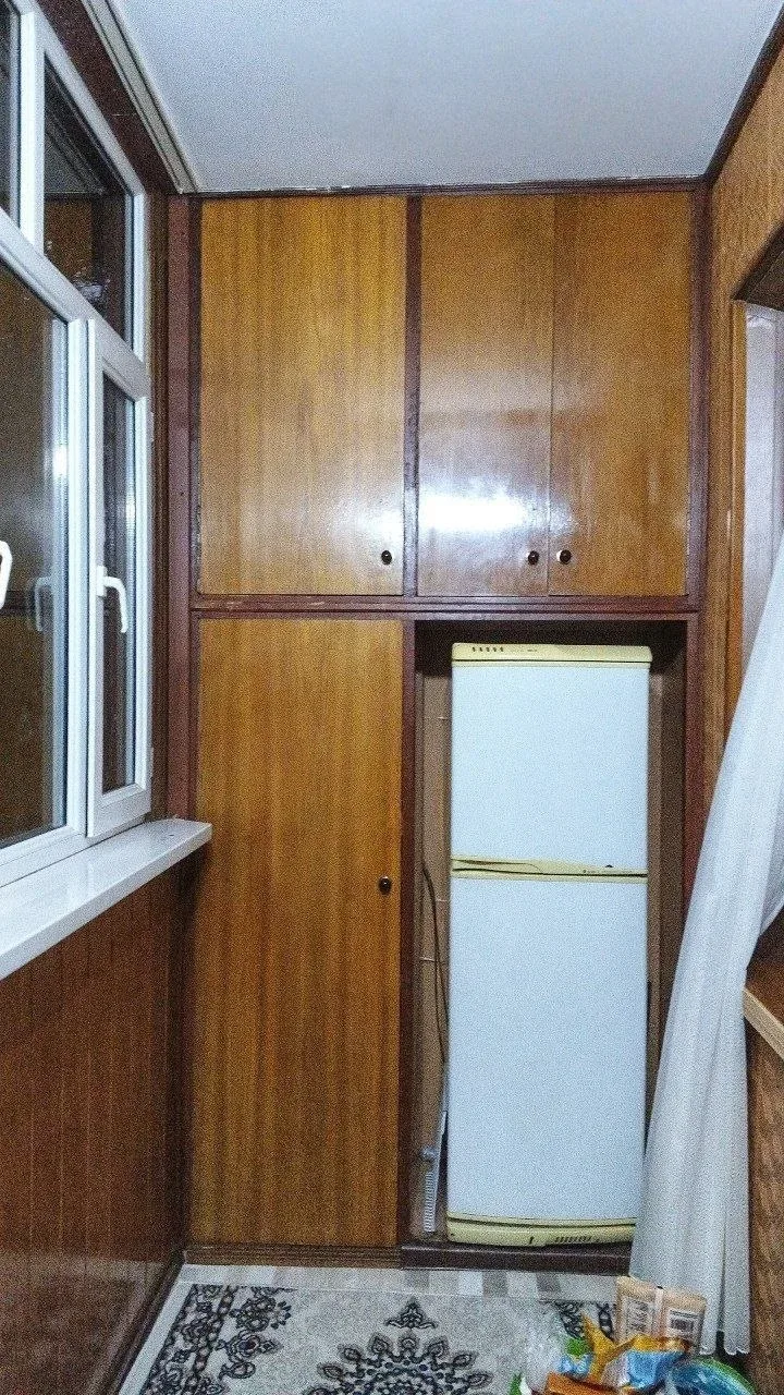 Uy rasmi 4