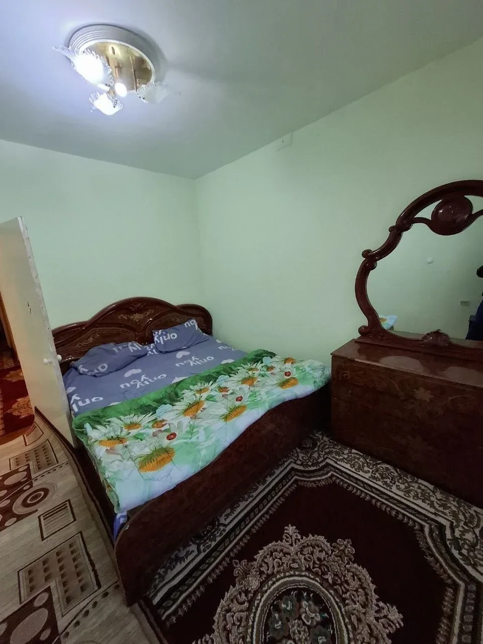 Uy rasmi 1