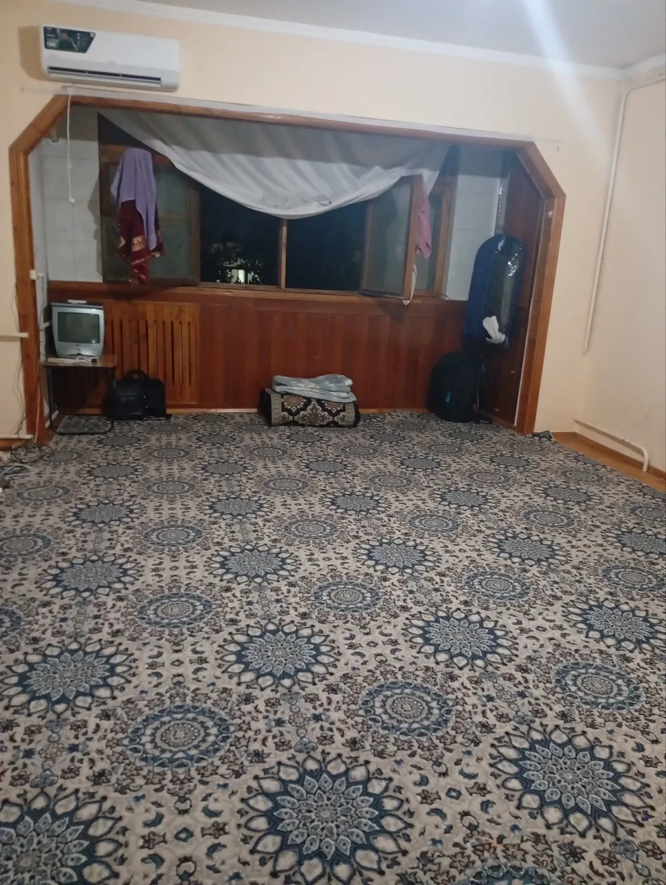 Uy rasmi 1