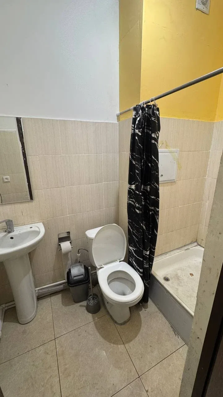 Uy rasmi 4