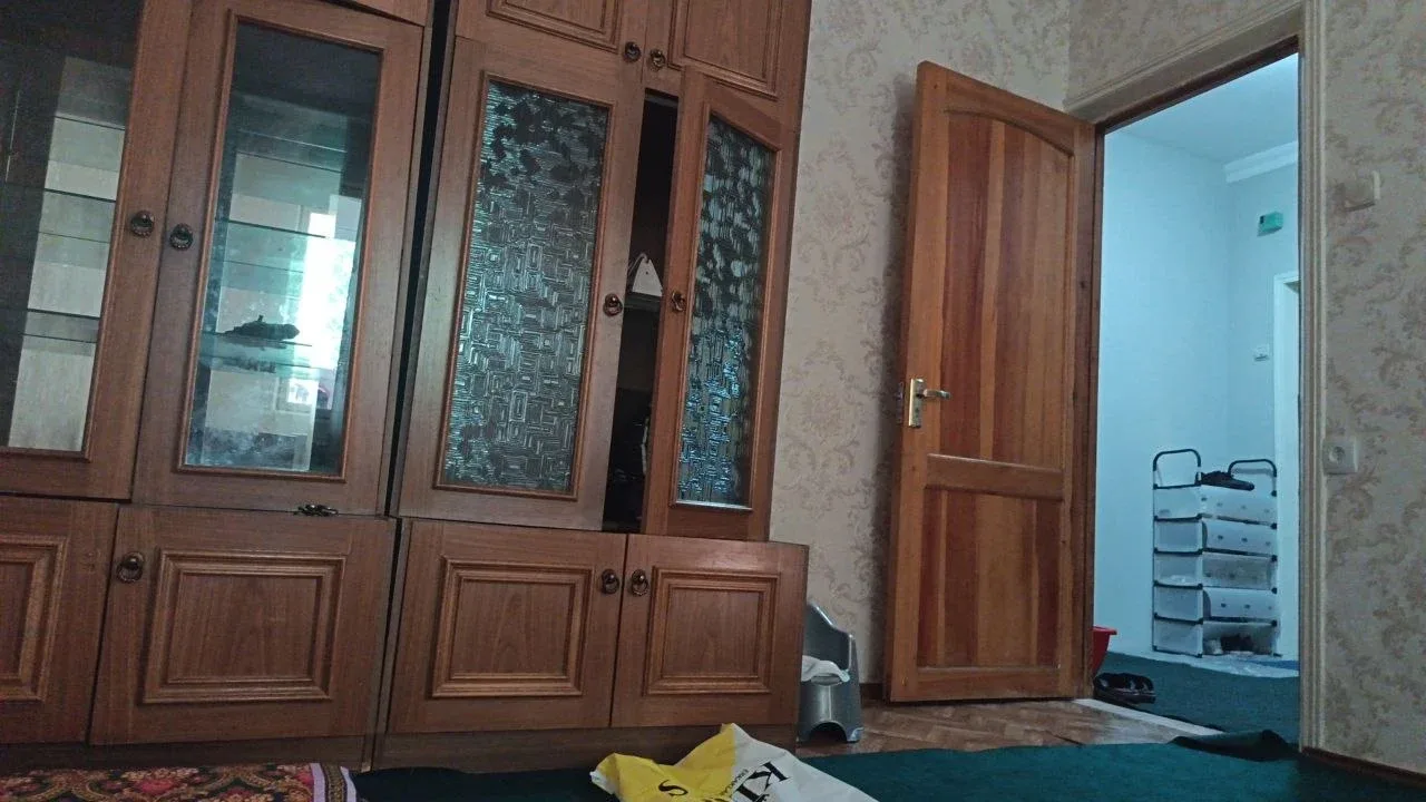 Uy rasmi 1