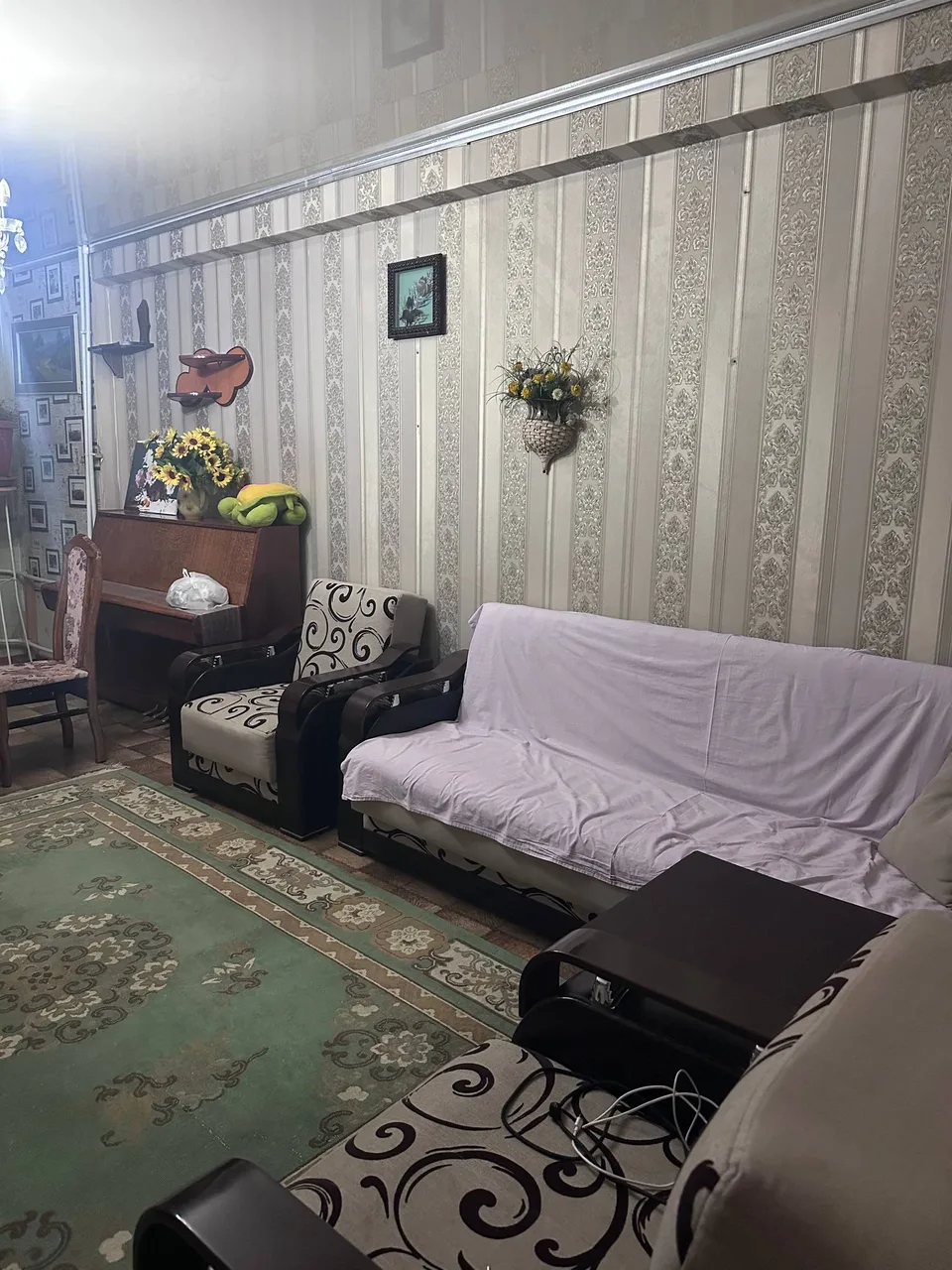 Uy rasmi 1