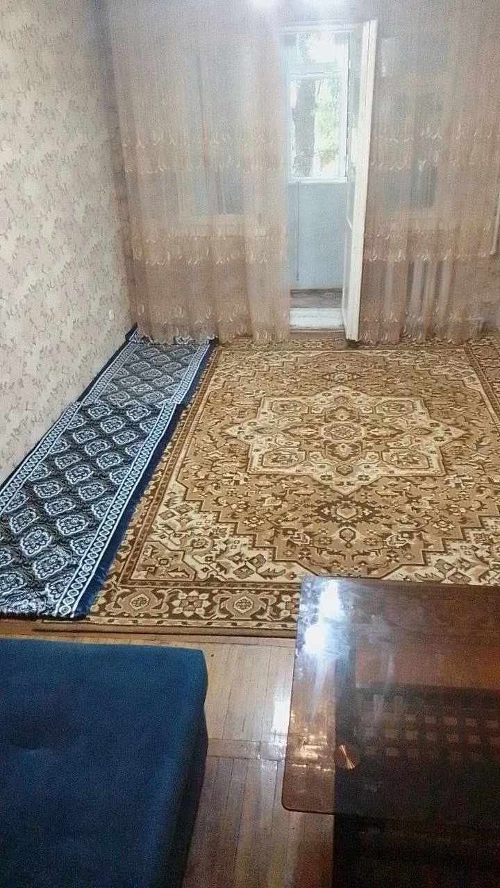 Uy rasmi 4