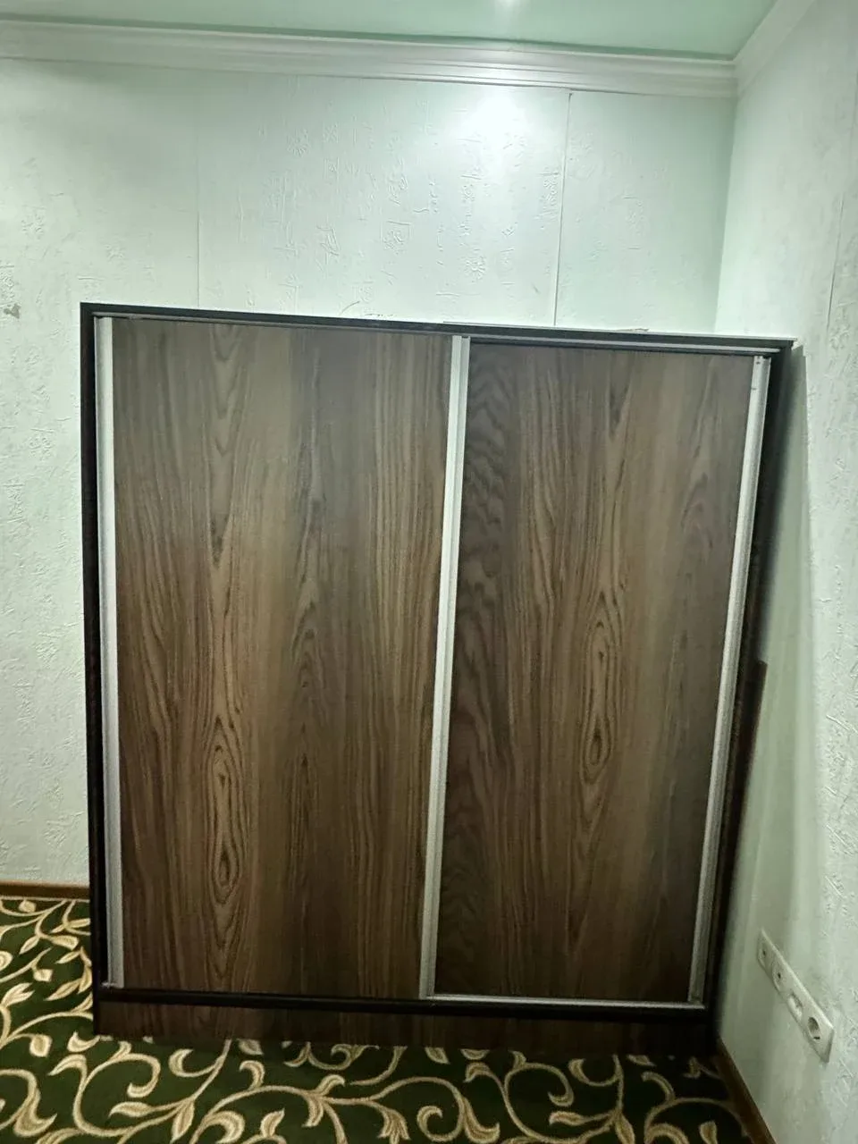 Uy rasmi 4