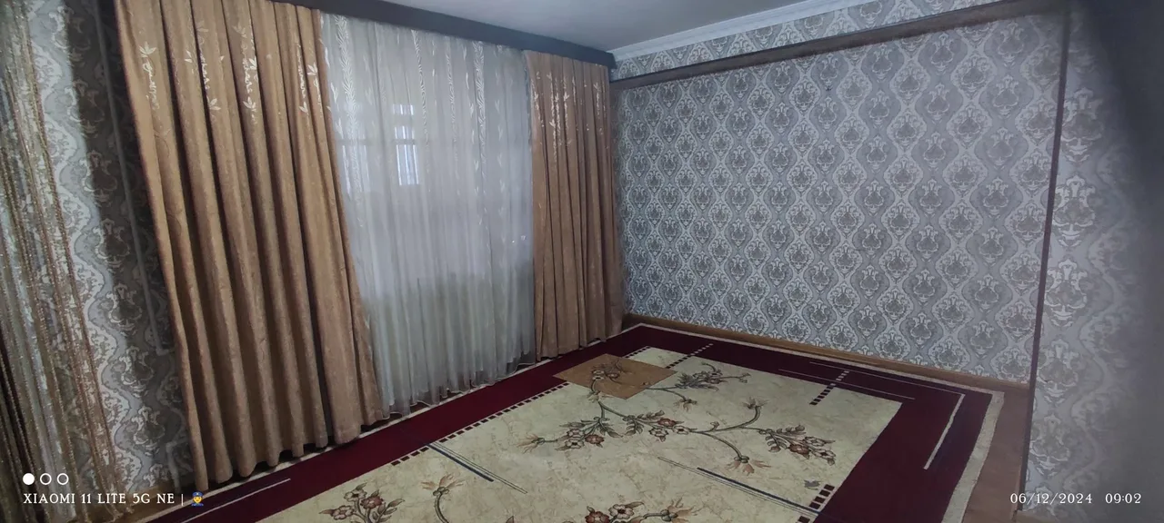 Uy rasmi 4