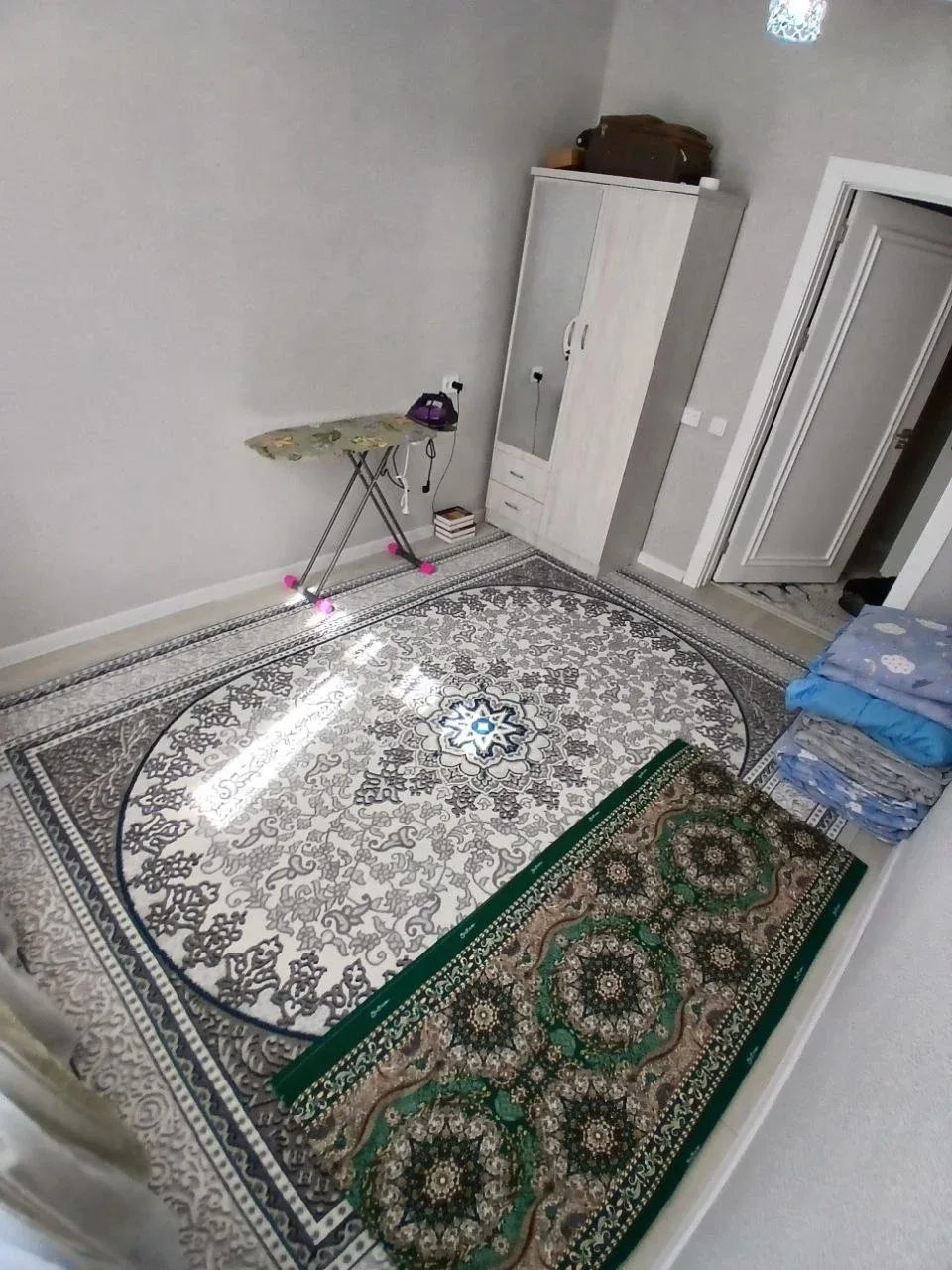 Uy rasmi 4
