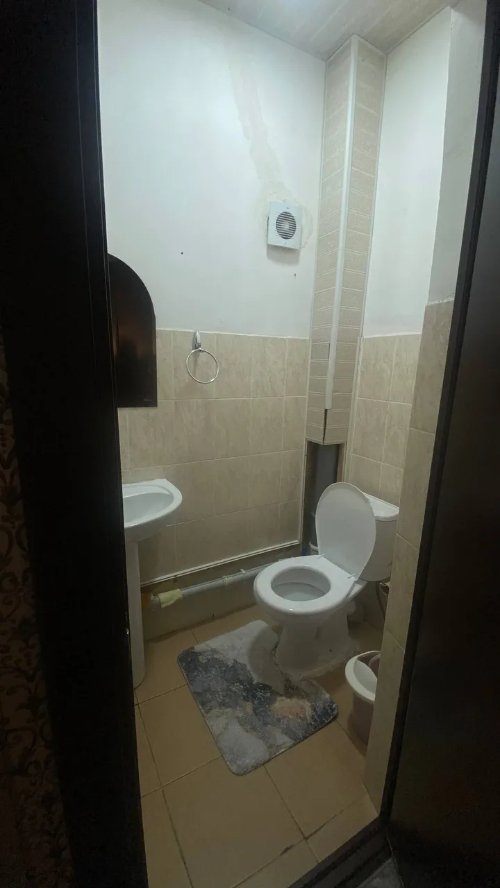 Uy rasmi 4